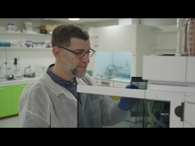 Τι είναι η λιποσωμιακή τεχνολογία και γιατί θεωρείται τόσο καινοτόμος;  Ο φαρμακοποιός κ. Ηλίας Κατσόγιαννης, με βαθιά ενασχόληση με τη λιποσωμιακή τεχνολογία, μοιράζεται τη διαδρομή του και τη γνώση του.